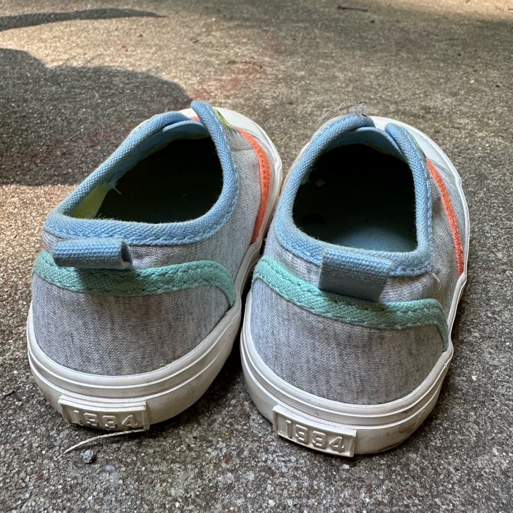 Old Navy toddler shoes, size 6 - Picture 2 of 6